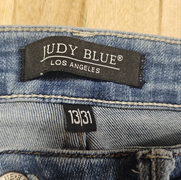 Judy Blue Jagged Lil Pill 90s Jeans - Picture 3 of 7